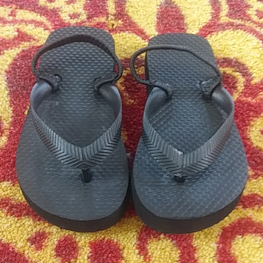 🚫SOLD🚫Boys toddler flip flops